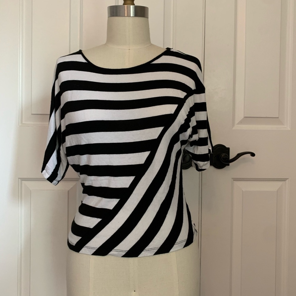 ✨5/$25 Bebe asymmetrical top✨